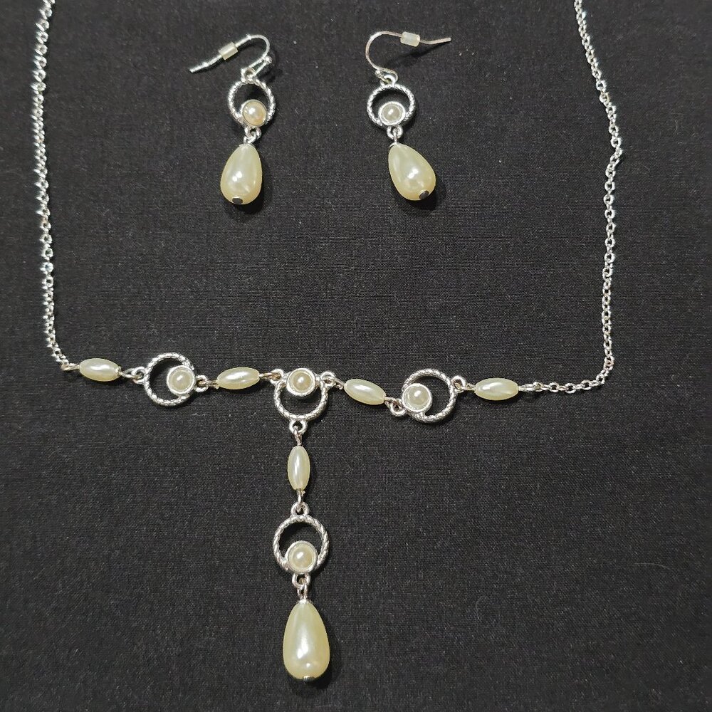 AVON Necklace and Earrings Set